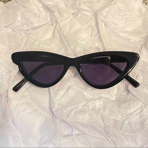 LIKE NEW. DEO MUSES CATEYE SUNGLASSES BLACK